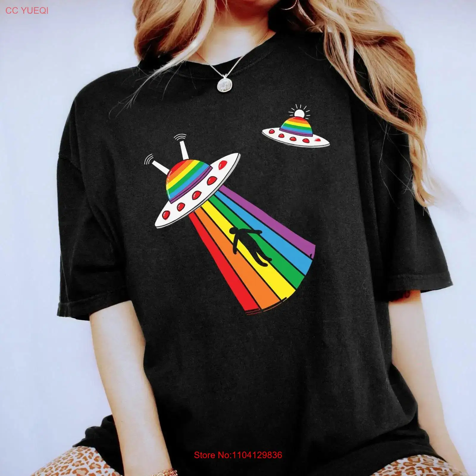 Vintage Queer Fashion - LGBTQ Alien T Shirt Pride UFO